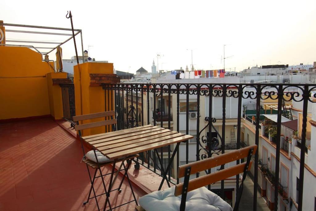 Suite Puerta Osario Con Terraza 塞维利亚 外观 照片